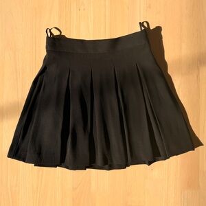 Aritzia Babaton Black Pleated mini Skirt